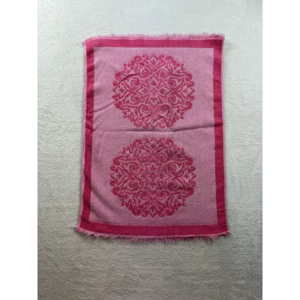 Vintage 1970s Fieldcrest Pink Sculpted Hand Towel Fringe MCM Made USA 16x26